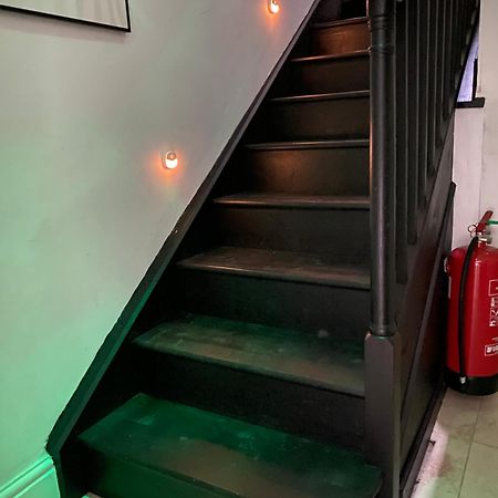 The Attic Apartment, Quay Street Studios Cardigan Luaran gambar