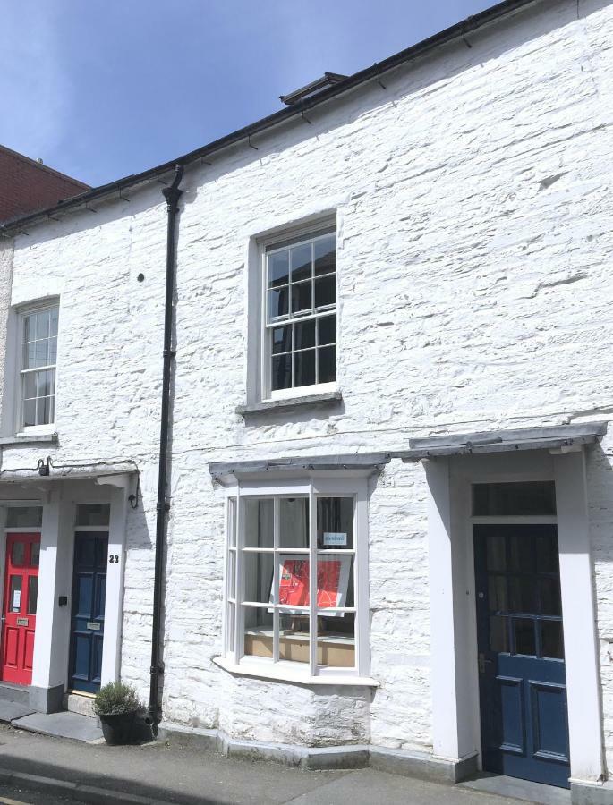 The Attic Apartment, Quay Street Studios Cardigan Luaran gambar