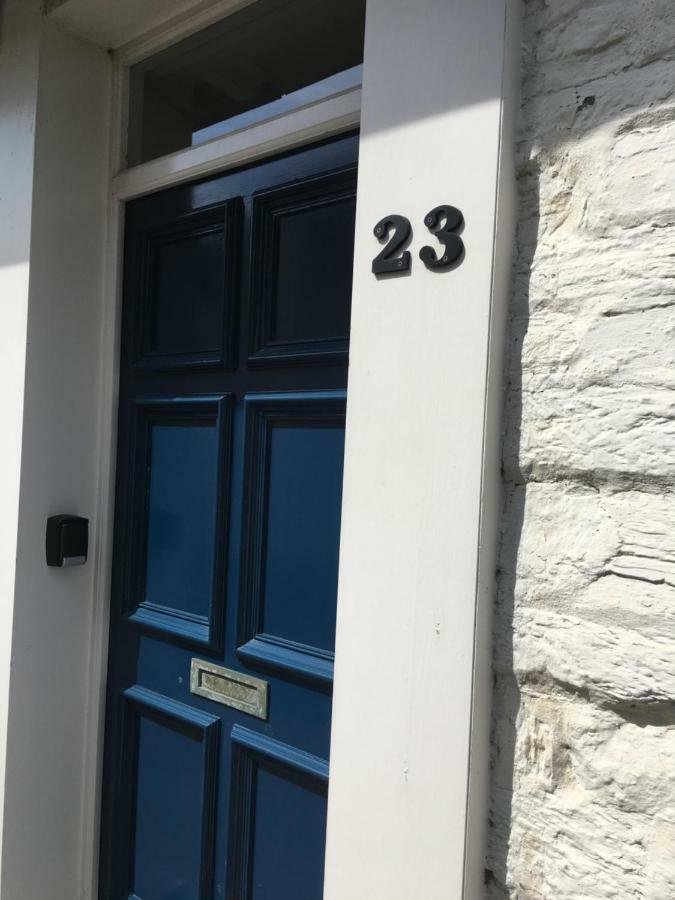 The Attic Apartment, Quay Street Studios Cardigan Luaran gambar